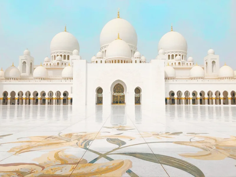 Sheikh Zayed Grand Mosque Abu Dhabi free tour stopover