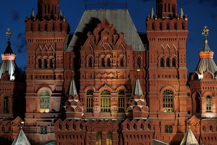 Moscow cafe hidden service charge bill detail Russia