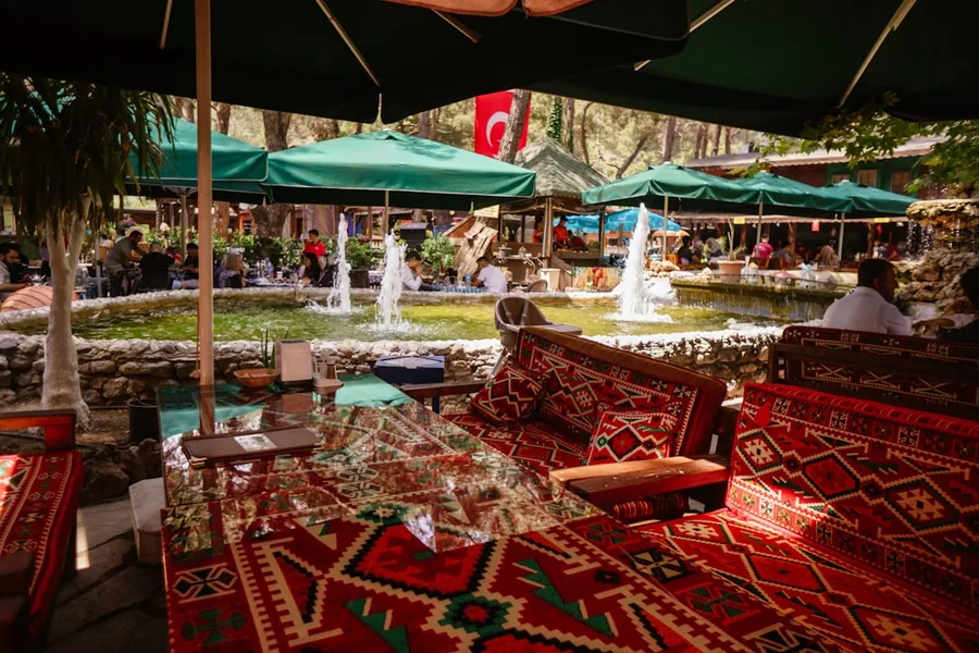 Cash payment Turkish lira in Antalya restaurant avoiding extra fees Kotor Montenegro