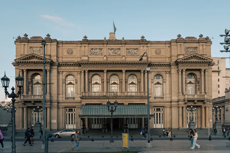 exterior of exchange house cueva Buenos Aires