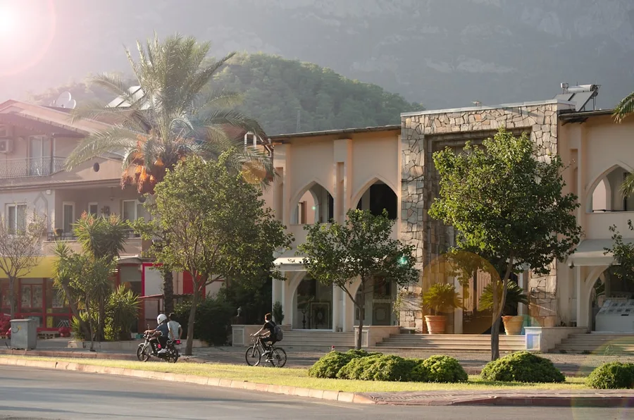 group of students splitting bill using cryptocurrency app Kemer Turkey