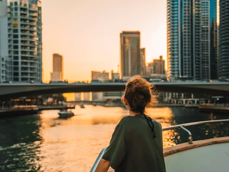 Dubai police giving fine to tourist UAE