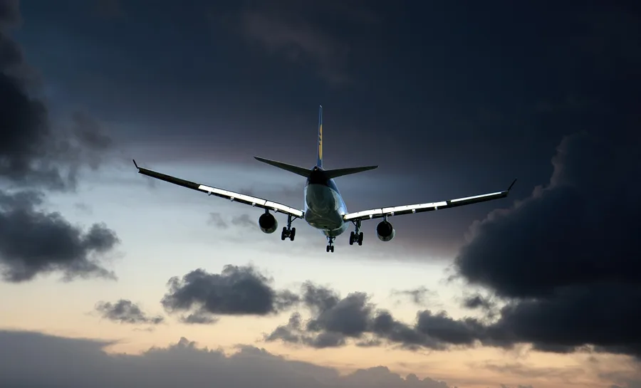 Пассажиры с приоритетной посадкой у выхода на посадку Wizz Air