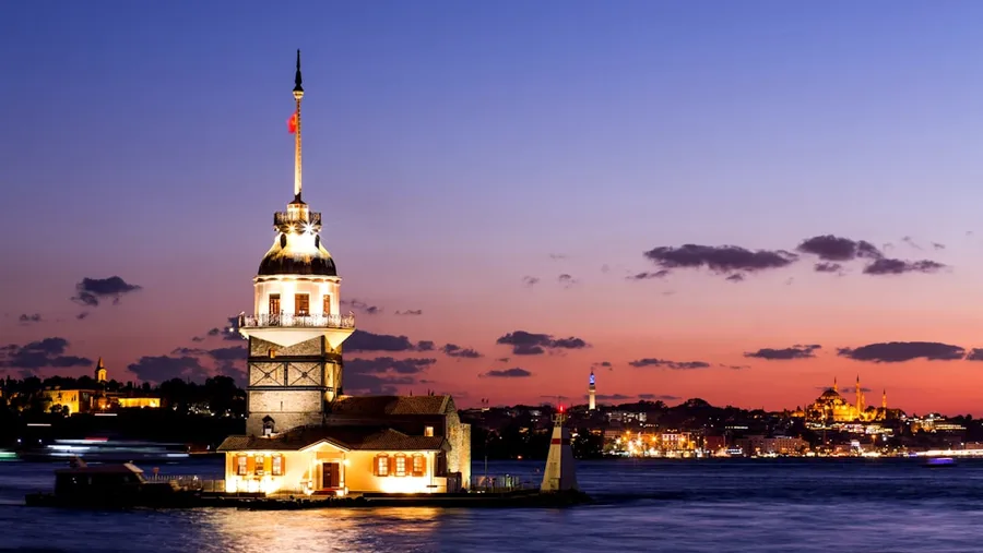 Istanbul restaurant check hidden coperto fee Turkey 2026