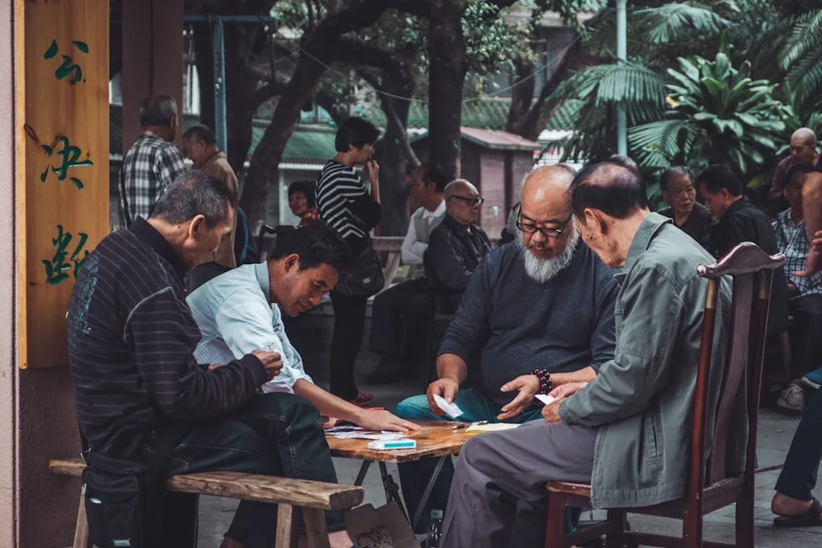 elderly tourist struggling with humidity Guangzhou China