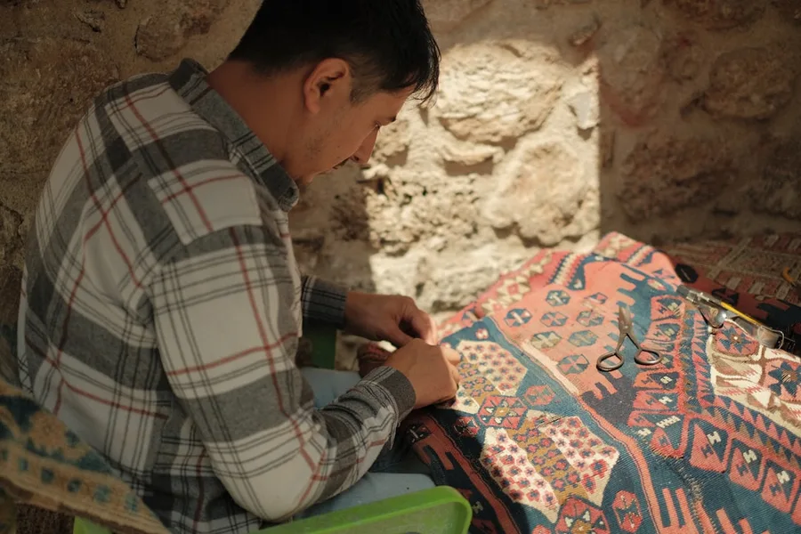 student traveler counting money Antalya Turkey