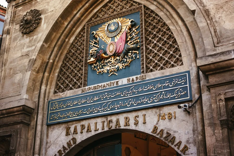Turkish lira cash and crypto payment options in Istanbul
