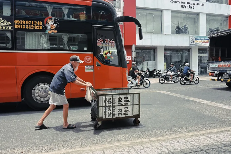 local Vietnamese banh mi vendor Nha Trang cheap