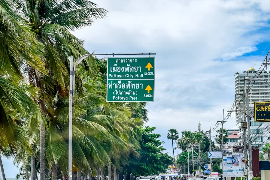 cheap street food market Pattaya Thailand local prices