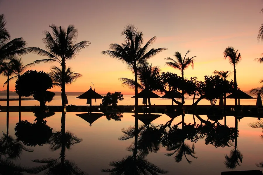 transit airport Qatar Airways budget student travel Bali Indonesia