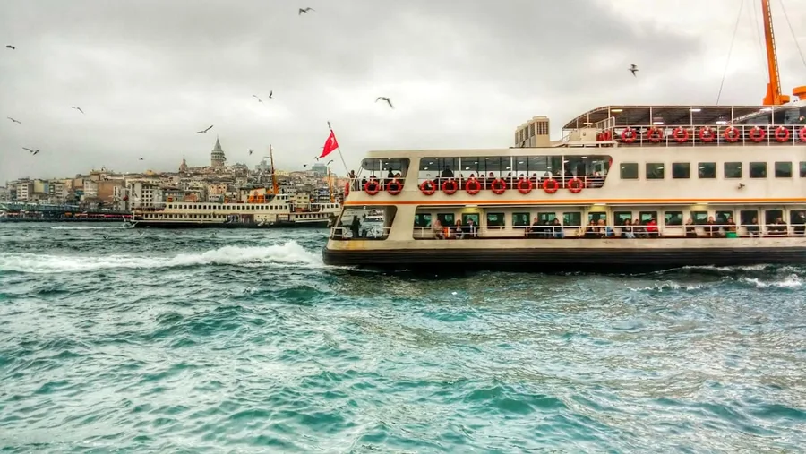 Istanbul public bus Havaist budget travel tourist