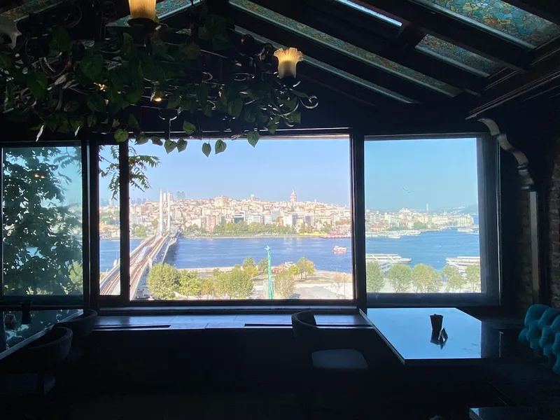 tipping restaurant Istanbul Turkey