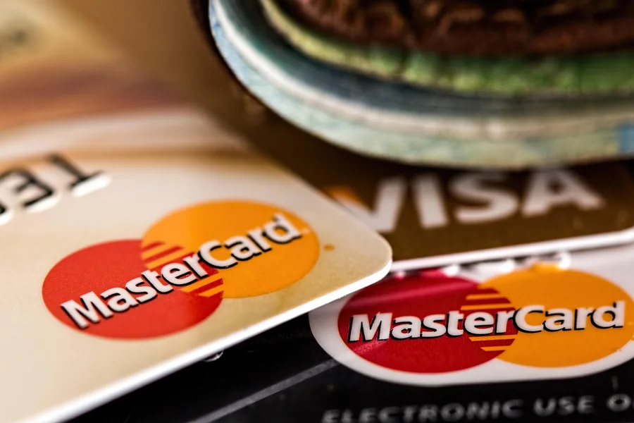 payment methods comparison travel fees crypto vs visa Paris