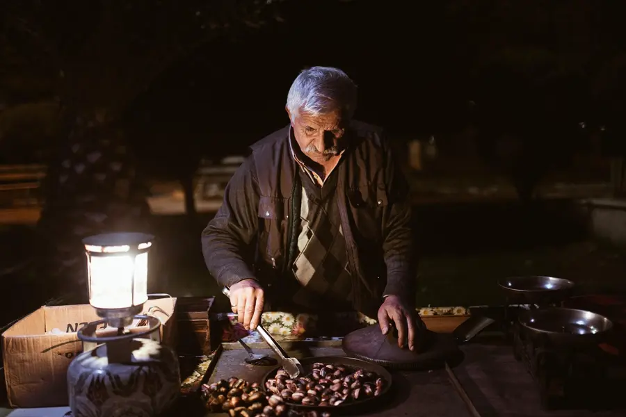 Derbent street vendor selling lepeshka and chudu