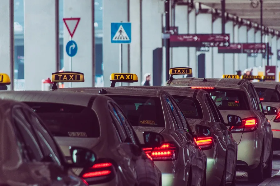 Antalya airport taxi vs public bus cost comparison infographic